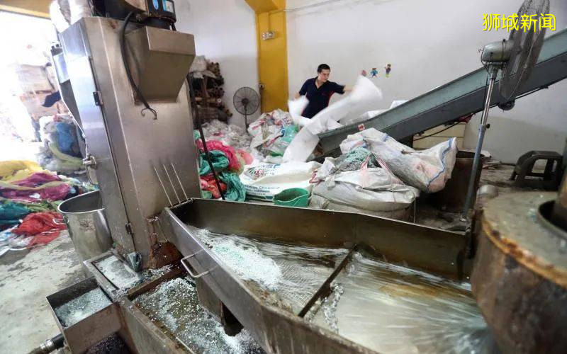 新加坡：塑料成“瘾”