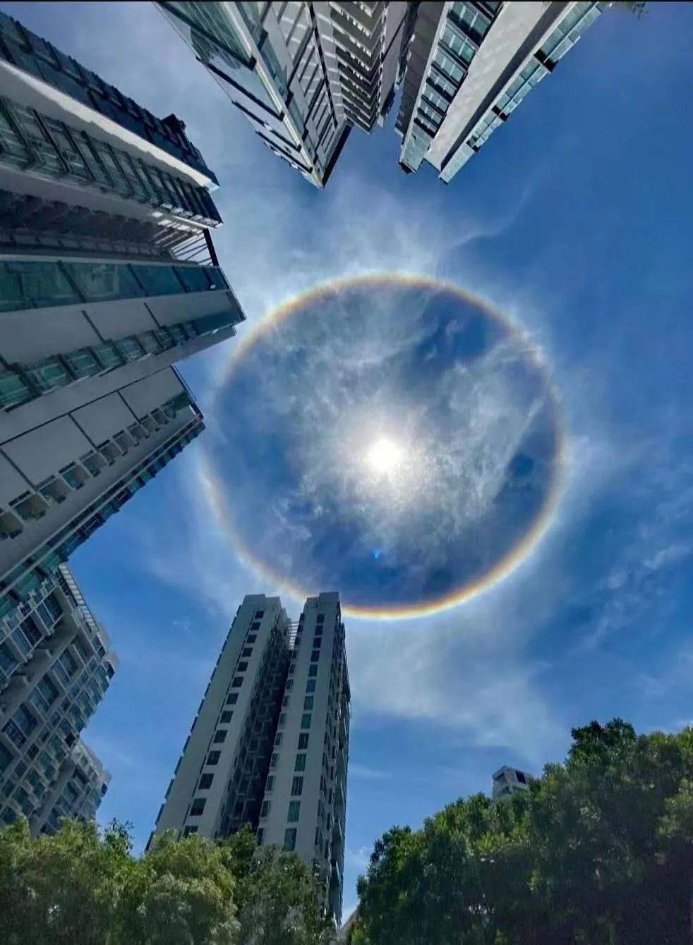 罕见！新加坡再现神奇天象，万道光芒从天空射下，50张美图刷屏