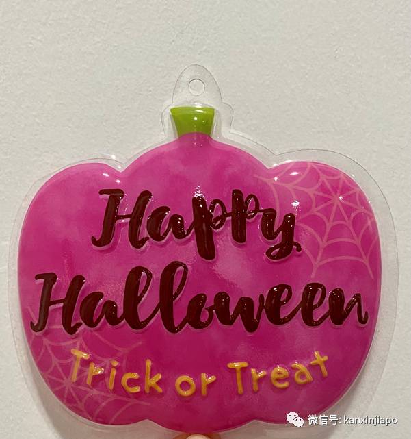 新加坡这条街，前晚出现大量蜘蛛和骷颅头