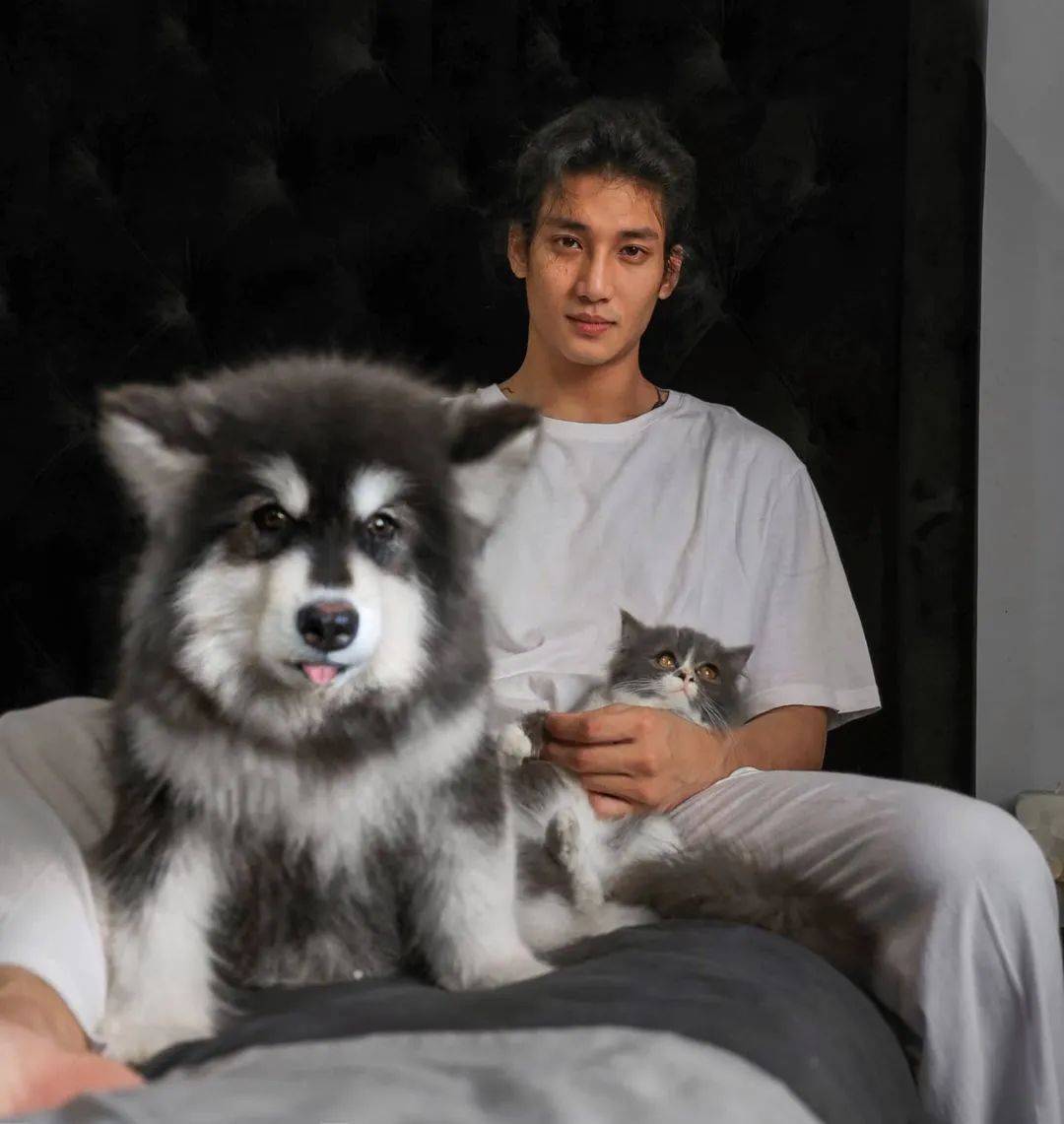 刷屏!史上最帅和尚火了!他到底是谁?新加坡10个最帅的男人表示不服