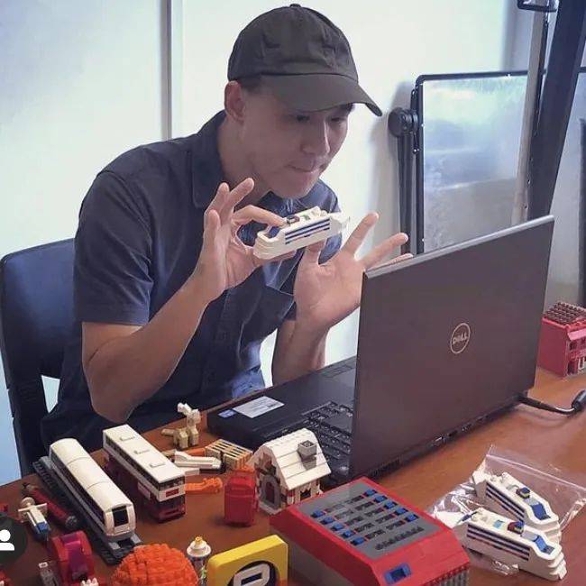 新加坡乐高手艺人，会搭积木也能走上人生巅峰