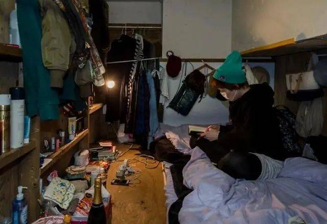 “蜗居”在新加坡的中国工人，为什么不愿意回来工作？原因很现实