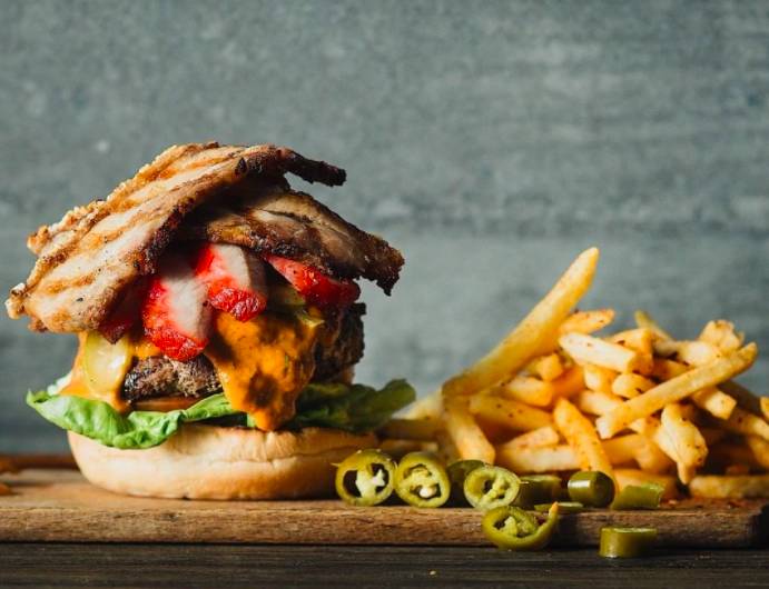 约上心爱的ta,一起去新加坡这几家餐厅共度属于你们的“凡尔赛”跨年夜吧