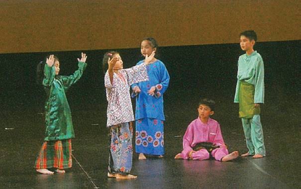 一个新加坡民间故事的海内外传播：以《红山的传说》为例