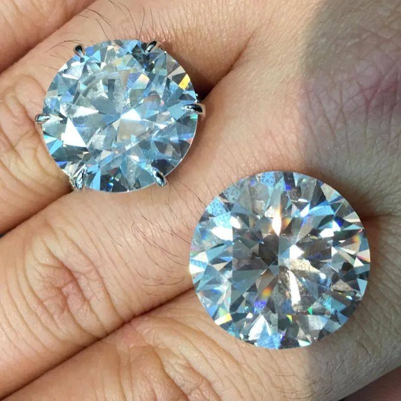 这个新加坡富二代上了亚裔富豪真人秀！手上戴一栋豪宅，跟宋朝太子妃做朋友