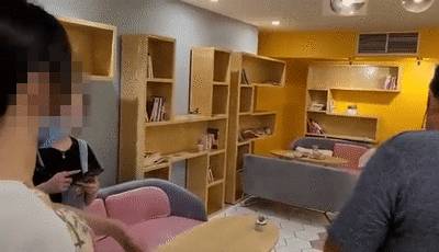 中国女留学生讨薪被掌掴、踢飞!唐人街爆发抗议游行!新加坡也有这种事吗