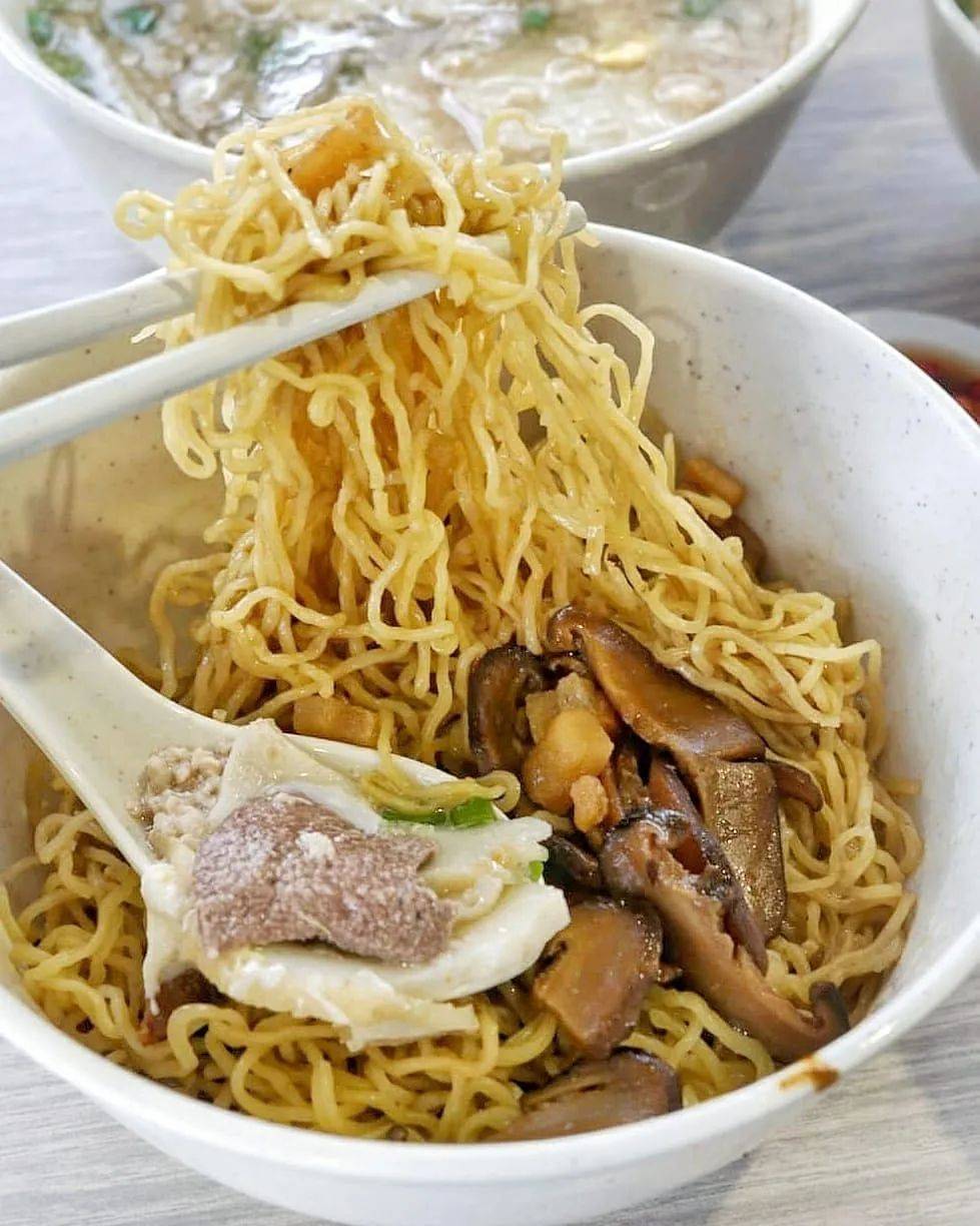 面食系列 最平价的新加坡米其林级别小贩食物，肉脞面来一碗不