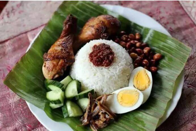 新加坡麦当劳“少女心”网红冰激凌回归，女朋友感动的不忍下口