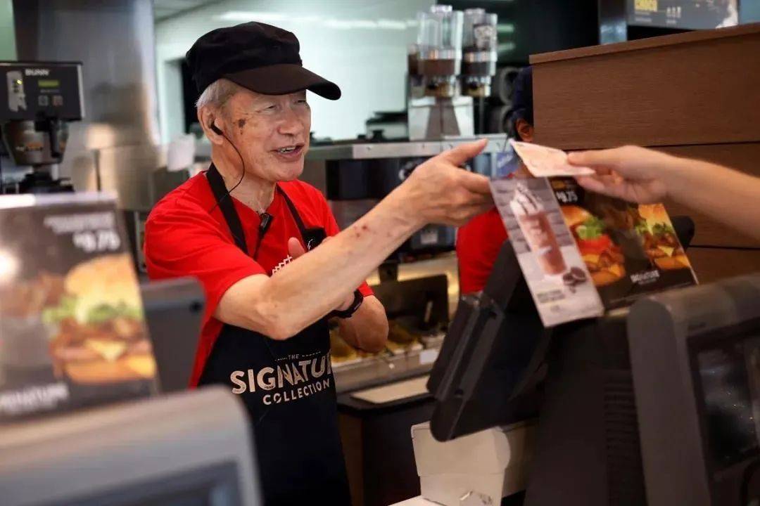 新加坡如何保障老年人的福利？这些政府直接提供的配套计划，你需要知道