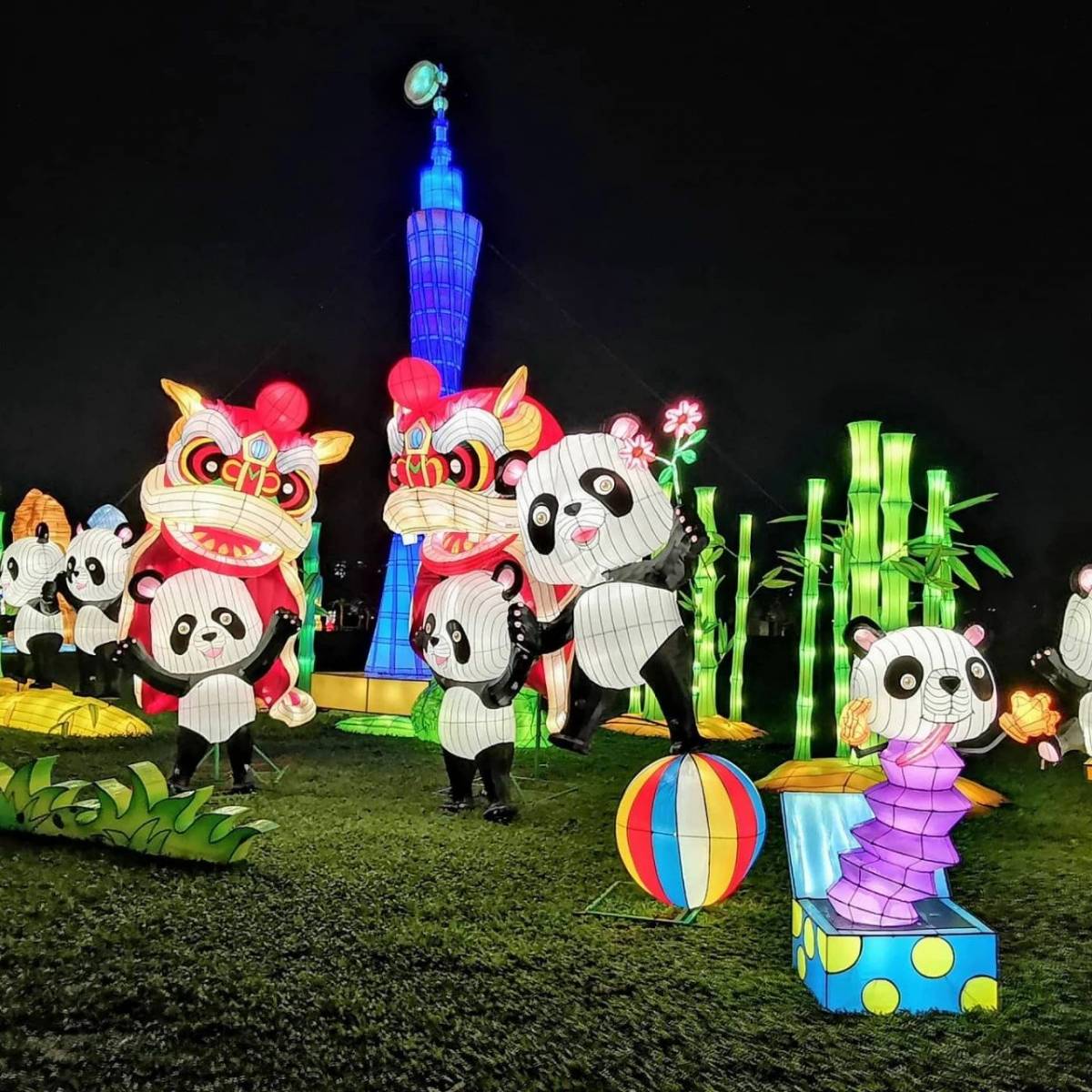 【周末去哪玩】圣诞仙境，植物园世界之树，圣淘沙海滩HelloKitty，闪耀星光灯光秀，等等等等