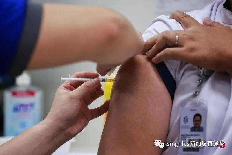 新加坡运动员优先接种;首批接种医疗人员已接种第二剂疫苗