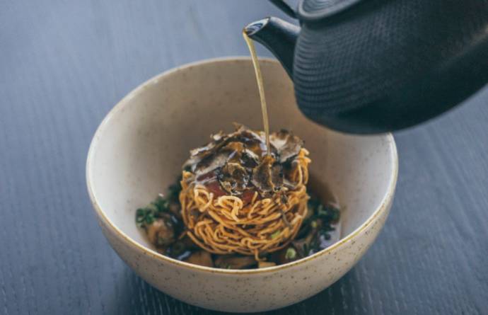 约上心爱的ta,一起去新加坡这几家餐厅共度属于你们的“凡尔赛”跨年夜吧