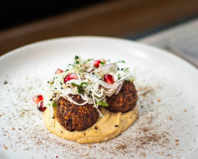 约上心爱的ta,一起去新加坡这几家餐厅共度属于你们的“凡尔赛”跨年夜吧