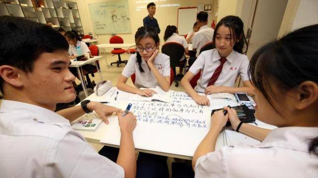 新加坡“讲华语运动”，推广40年的利弊得失，值得我们好好反思