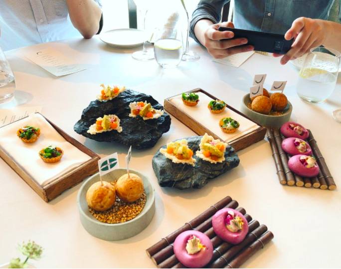 约上心爱的ta,一起去新加坡这几家餐厅共度属于你们的“凡尔赛”跨年夜吧