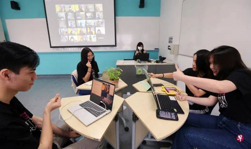 新加坡百余年长者重返“校园”，上了几堂别开生面的兴趣班