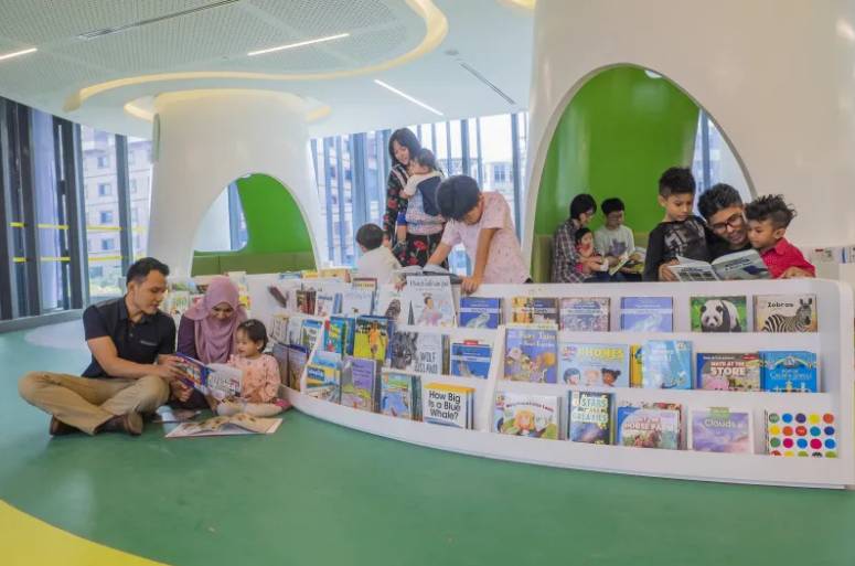 新加坡 假期来临，不妨带孩子泡一泡图书馆