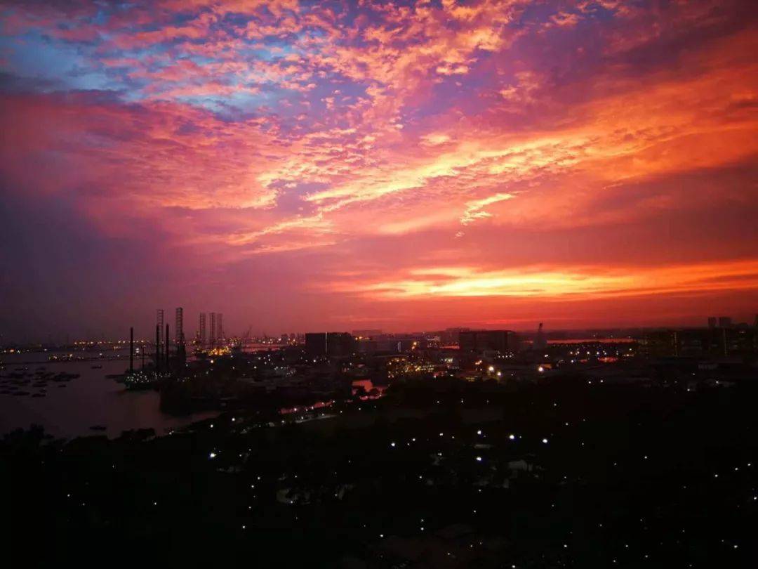 罕见！新加坡再现神奇天象，万道光芒从天空射下，50张美图刷屏