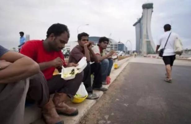 今天起陆路入境新加坡需接受病毒检测，前线人员开始接种疫苗