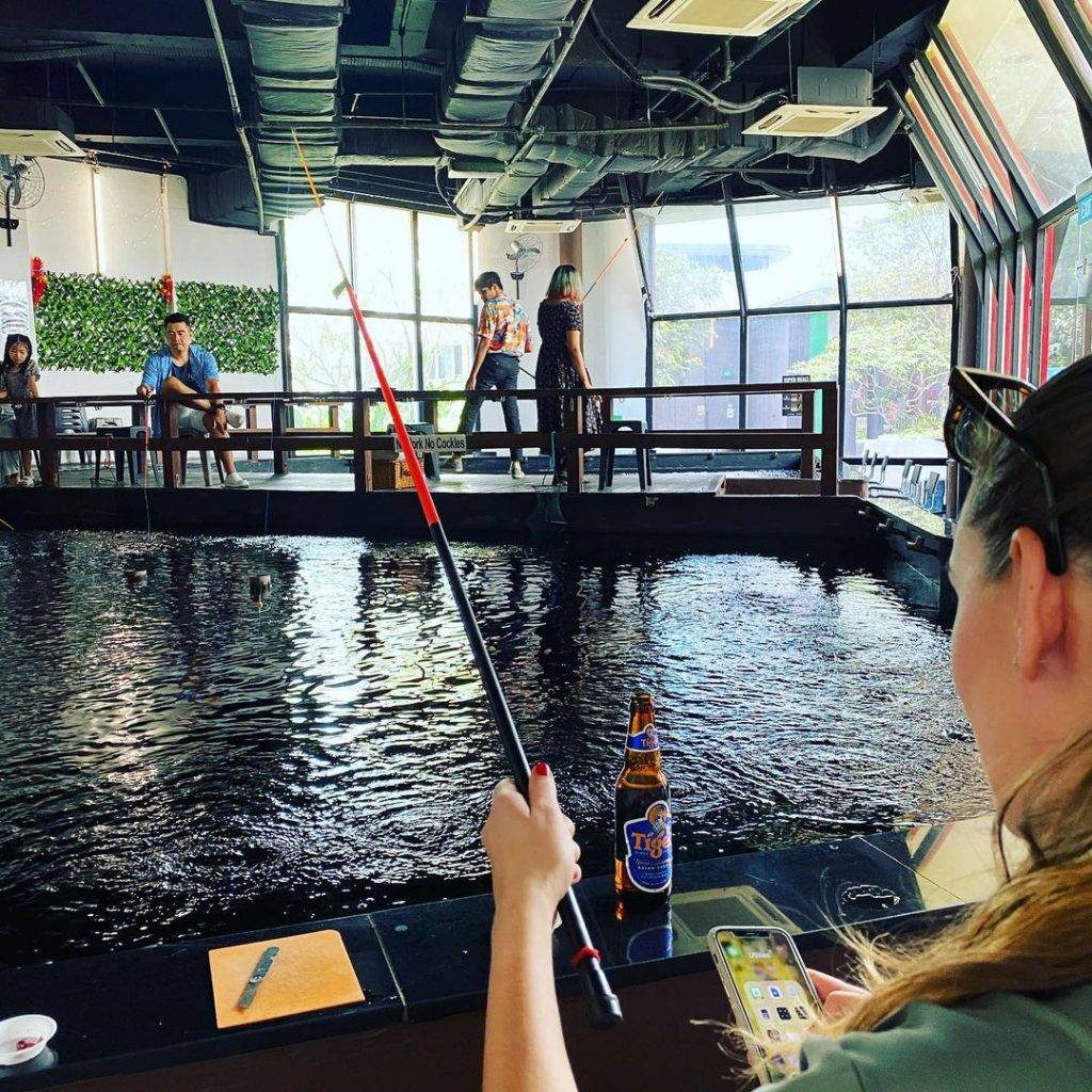 新加坡“垂钓”中心，钓虾、鱼、蟹好去处🐟🦐🦀️ 现钓现烤现吃+冷气房钓虾+24小时营业