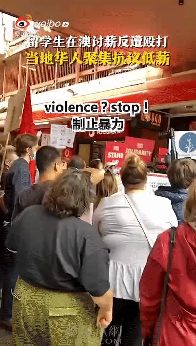中国女留学生讨薪被掌掴、踢飞!唐人街爆发抗议游行!新加坡也有这种事吗