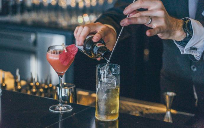 约上心爱的ta,一起去新加坡这几家餐厅共度属于你们的“凡尔赛”跨年夜吧