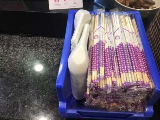 新加坡五家小贩中心，取消一次性餐盒了