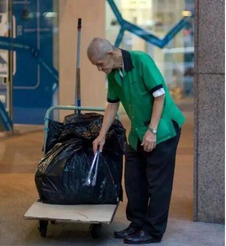 今天！新加坡清洁工将集体“罢工”！谢谢