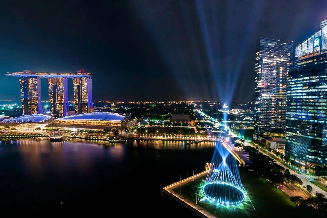 【周末去哪玩】圣诞仙境，植物园世界之树，圣淘沙海滩HelloKitty，闪耀星光灯光秀，等等等等