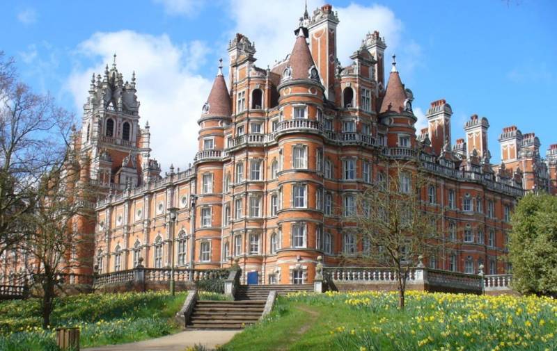 新加坡南洋艺术学院与伦敦艺术大学合办学士课程，预计今年8月份开课