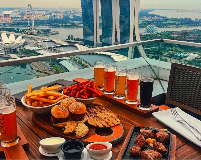 约上心爱的ta,一起去新加坡这几家餐厅共度属于你们的“凡尔赛”跨年夜吧