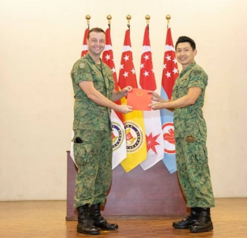 这个PR自愿要求服兵役：新加坡是我的家乡！移民后都必须当兵吗