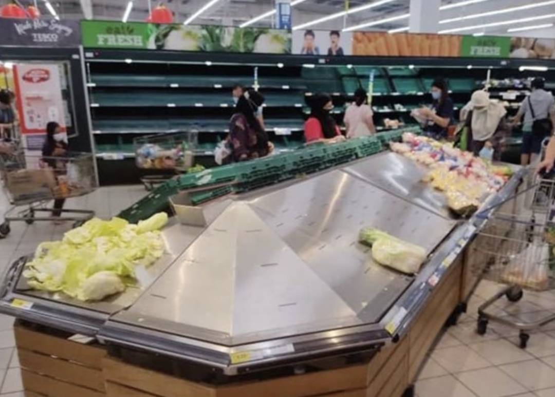 马来西亚进入紧急状态！油船又有确诊，英国航班恢复！海陆空包围，新加坡能防住吗