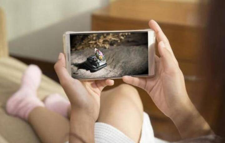 女佣新加坡拍摄老翁洗澡引热议，或限制女佣用手机