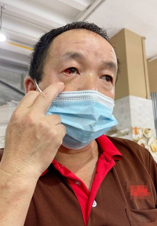 还没吃完就收碟 清洁工挨酒客一拳