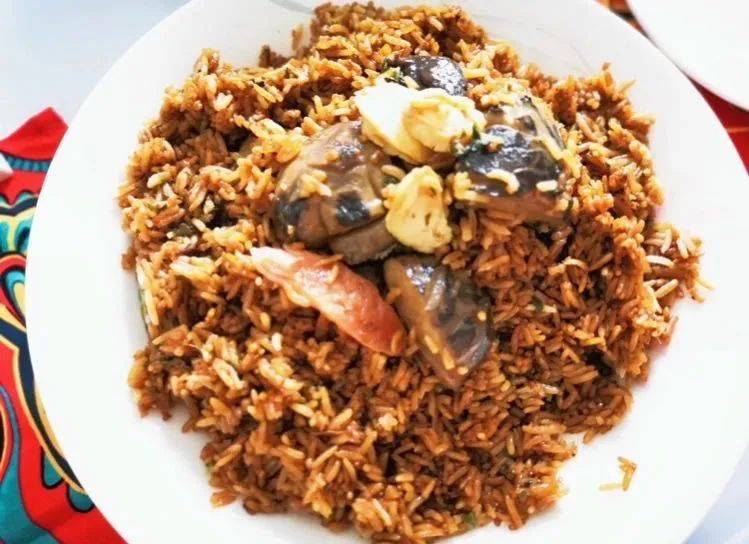 捞鱼生都要戴口罩了？外带回家不香吗