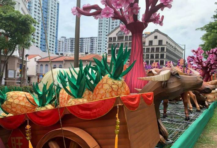 新加坡唐人街解锁网红打卡新姿势，网友：满满的丰收味儿