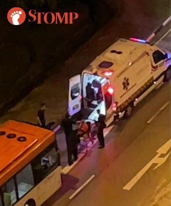 巴士上与人冲突 少年被打伤送院