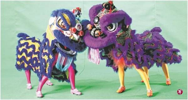 穿裙跳踢踏“舞狮” 被轰对传统不敬 妆艺百狮表演料调整