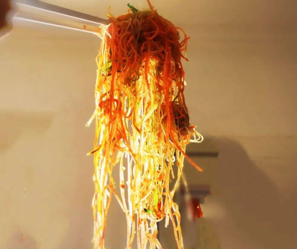 捞鱼生都要戴口罩了？外带回家不香吗