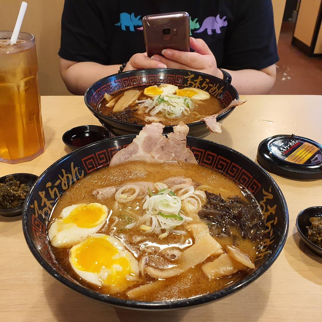 跨年夜后吃拉面🍜“Takagi Ramen”深夜食堂！ 24小时无间断营业，辣椒螃蟹+咸蛋黄风味拉面