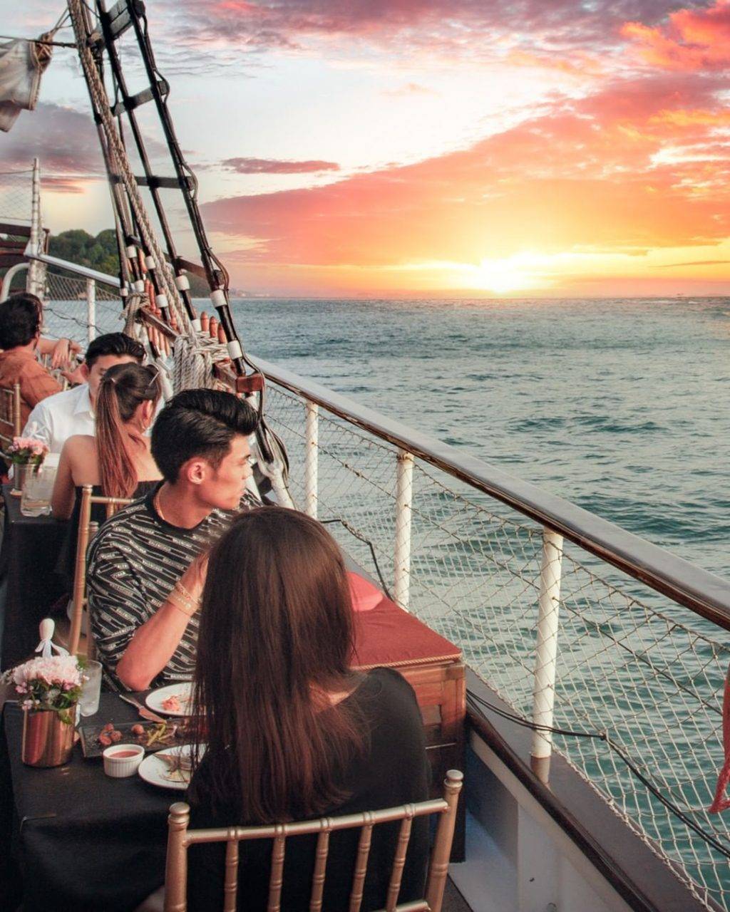 升级版餐厅✨ 精选8大“最独特”用餐体验,带你“上山下海”😎 拍胸保证,绝对难忘