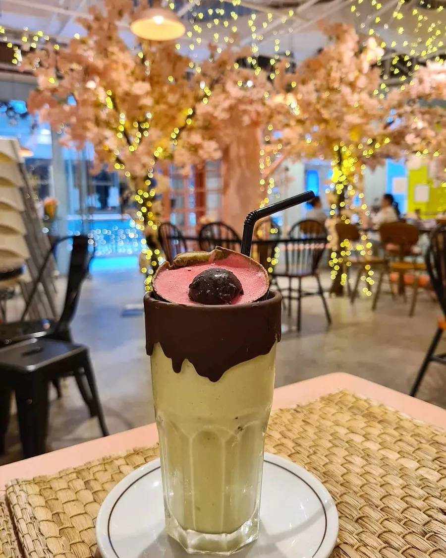 已经错过赏樱季，不能再错过这家咖啡馆的樱花了