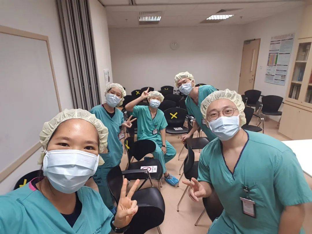 我是南洋理工大学医学院学生,也是新加坡羽毛球国家队一员