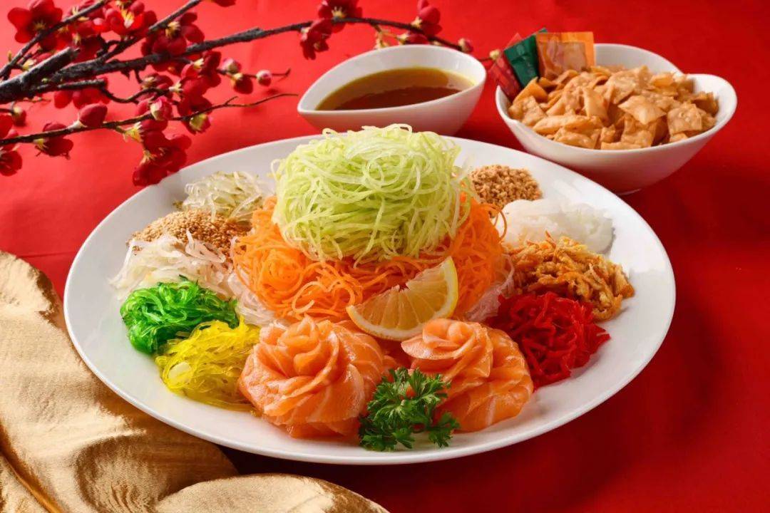 盆菜鱼生的季节，是全体华人最快乐的时节