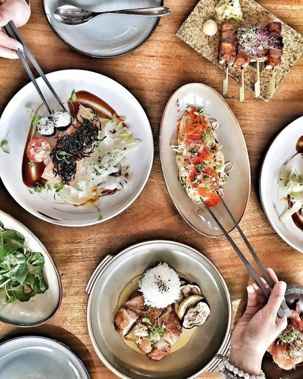 约上心爱的ta,一起去新加坡这几家餐厅共度属于你们的“凡尔赛”跨年夜吧