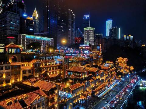 北京广州重庆“堵成狗”，同样人口密度大的新加坡却不堵车？原因是
