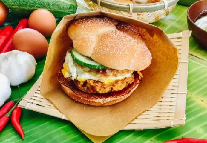 新加坡麦当劳“少女心”网红冰激凌回归，女朋友感动的不忍下口