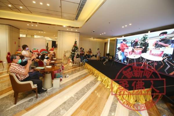 ◤行动管制◢女童亲笔信送母亲 12新马家庭 线上团聚