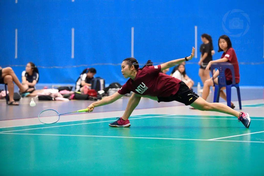 我是南洋理工大学医学院学生,也是新加坡羽毛球国家队一员
